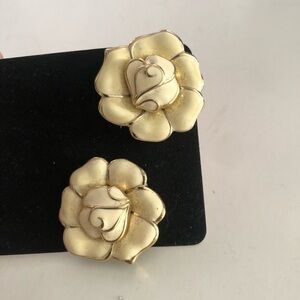 Bold Gold Floral Earrings - vintage clip ons